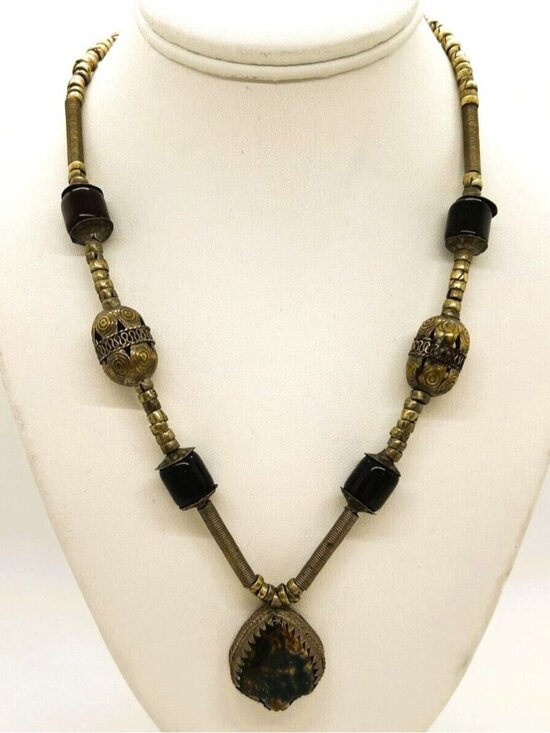 Vintage Bloodstone Jasper Pendant Necklace Green Ethnic Brass Beads Tribal - Picture 5 of 15